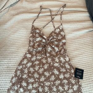 Beautiful tie back dress from Lulu’s, NWTags! Size S
